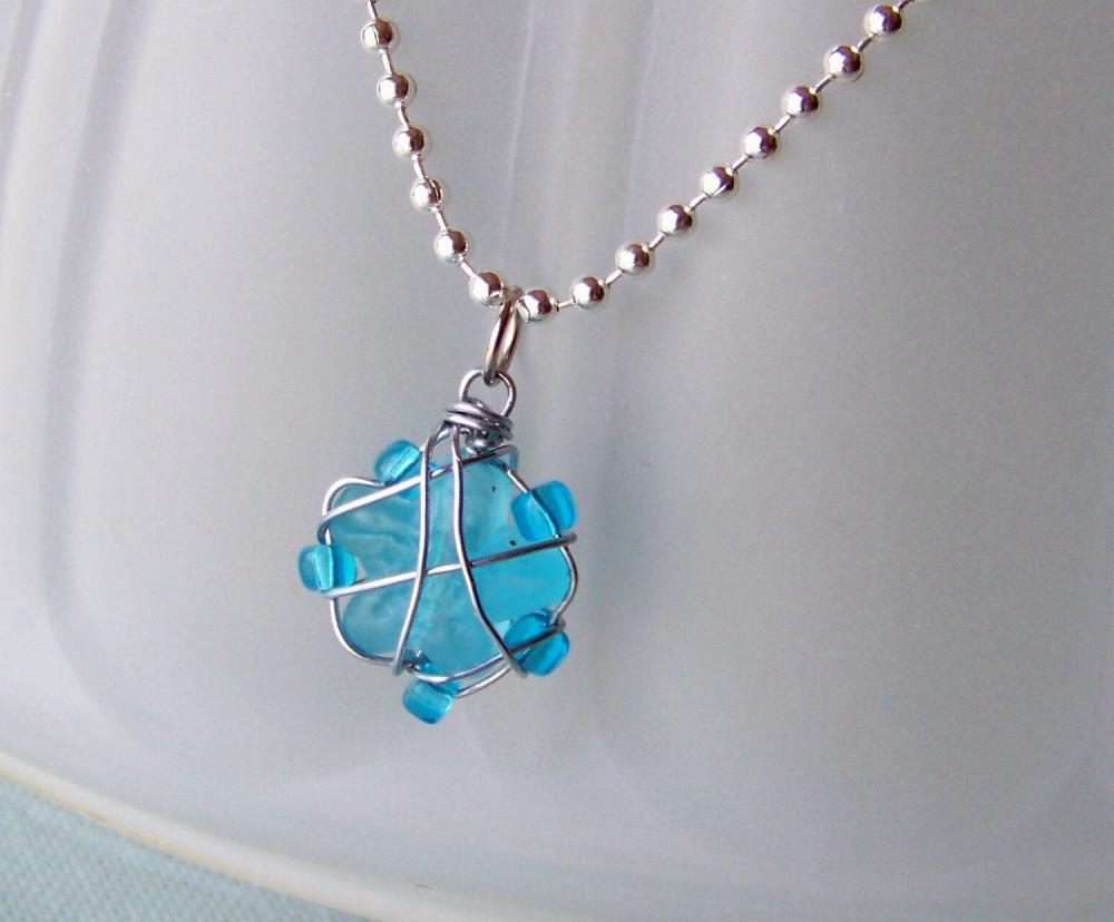 Star Shape Wire Wrapped With Blue Green Auqua Bead Pendant Necklace