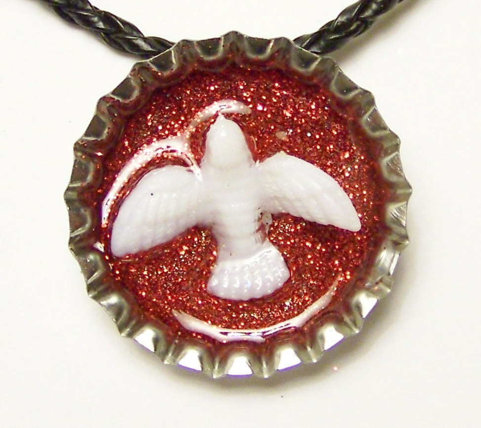 Bottle Cap Pendant - Red Glitter W 3-d White Dove Or Bird - Magnet Back To Use With Washer Necklaces
